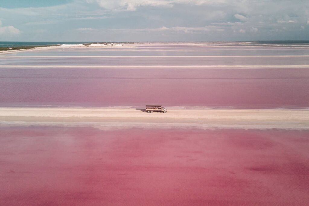 Vista panoramica de lagunas rosadas.